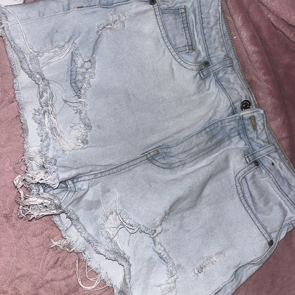 Forever 21 Light Wash Frayed Jean Shorts - Picture 5 of 5